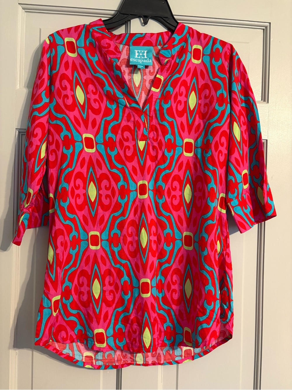 Escapada XS Hot Pink Geometric Print V-Neck 3/4 Sleeve Blouse